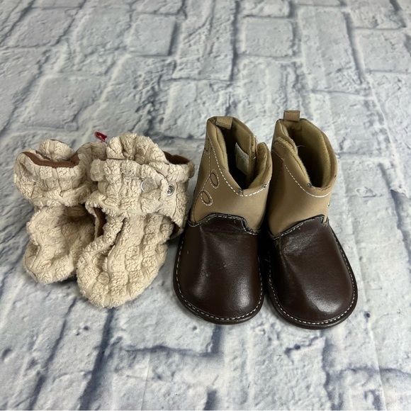Two pairs of baby shoes size 0 to 6 months - Picture 1 of 11
